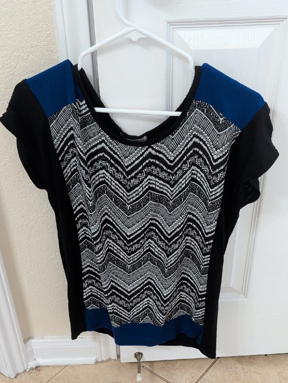 Carol Rose Black, White & Blue Chevron Short Sleeve Top